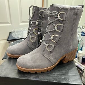 SOREL Cate Lace up boots